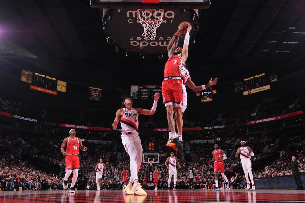 对她有了更 对她有了更