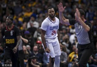 表现出色 表现出色